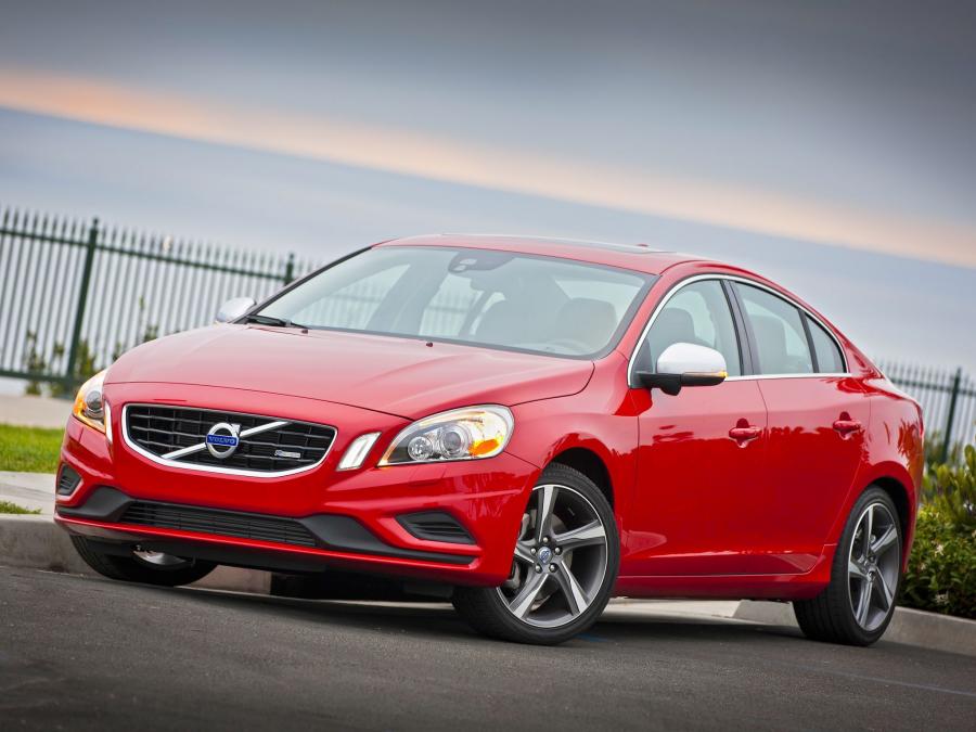  Volvo S60 R-Design 2010 года  (US) (фото 4 из 11)